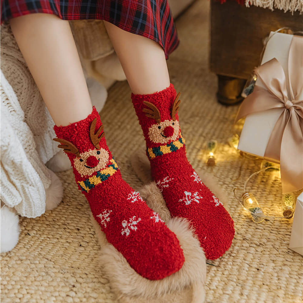 Weihnachts-Weihnachtsmann-Strickschal, passende Socken für Haustier und Besitzer