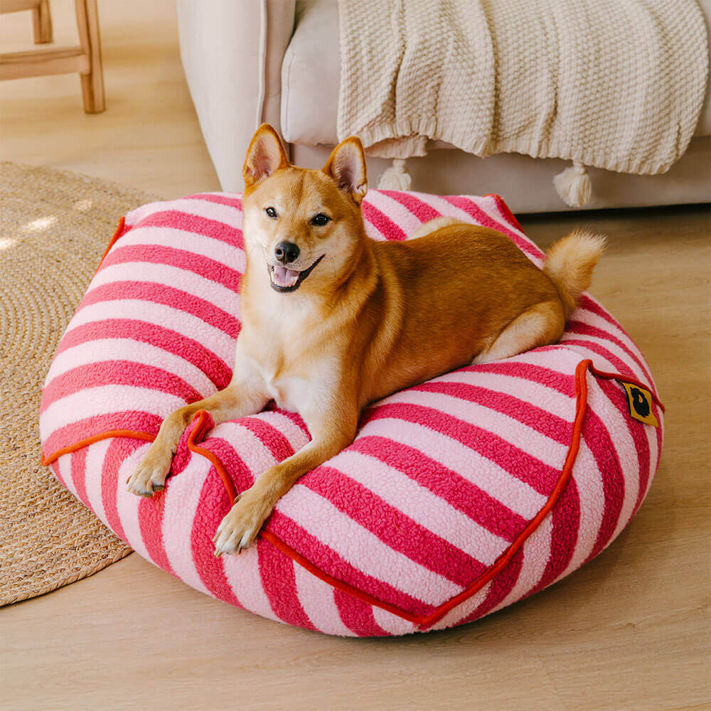 Trendiges, gestreiftes, polygonales, beruhigendes Sitzsack-Hundebett