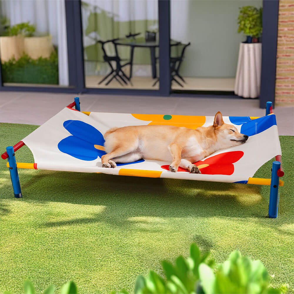 Erhöhtes Hundebett aus Aluminium im lebendigen Sommerdruck-Stil – Sommerparadies