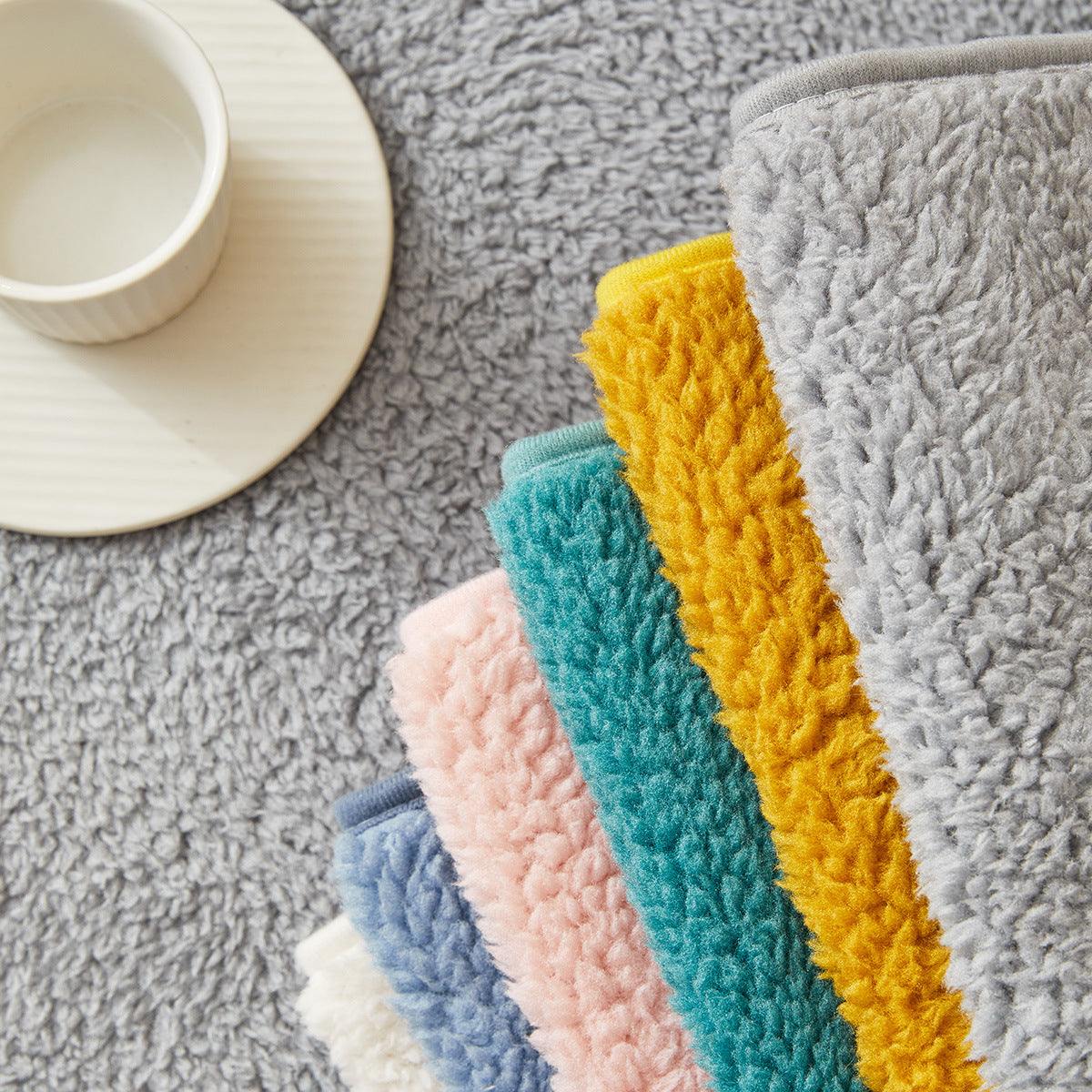 Lovely Cat's Paw Sherpa Fleece Anti-Slip Couch Coach