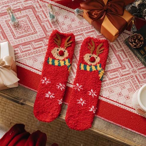 Weihnachts-Weihnachtsmann-Strickschal, passende Socken für Haustier und Besitzer