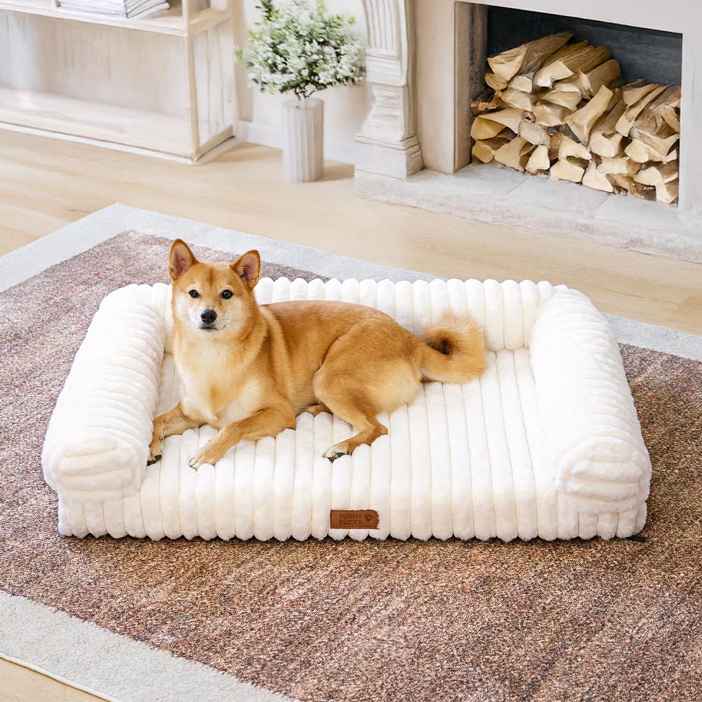 Cremefarbenes, flauschiges, orthopädisches Komfort-Schlafsofa für Hunde und Katzen