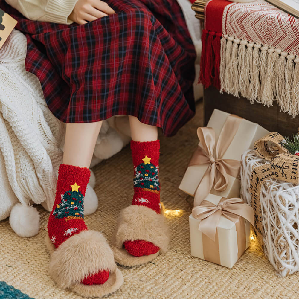 Weihnachts-Weihnachtsmann-Strickschal, passende Socken für Haustier und Besitzer