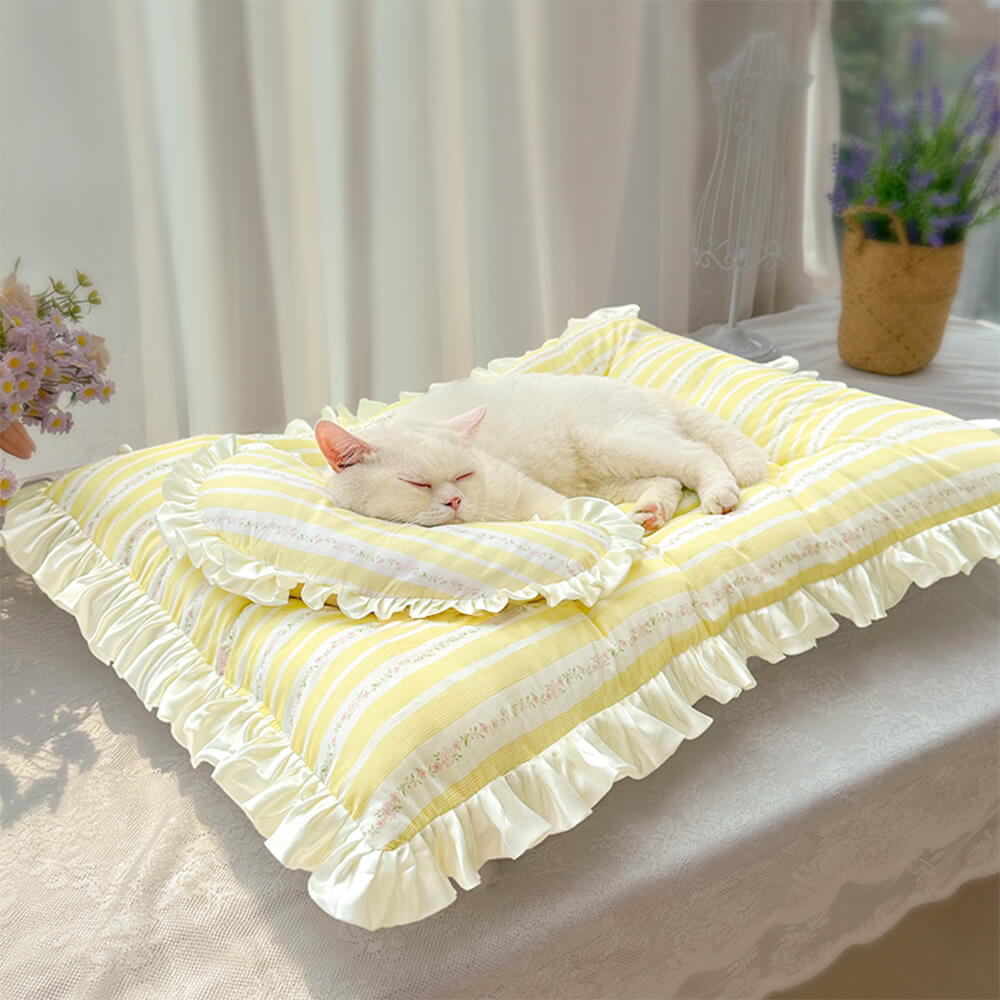 Vintage Floral Patchwork Ruffled Dog & Cat Mat Matching Pillow