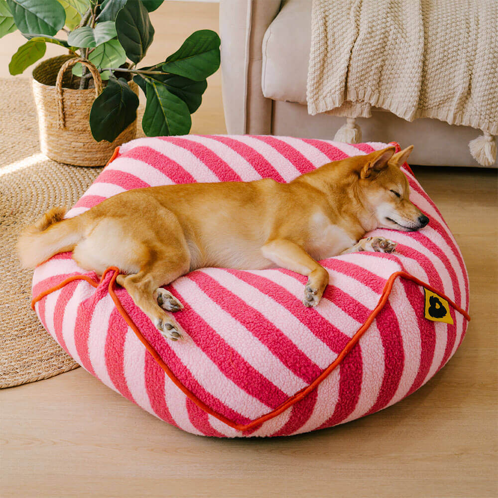 Trendiges, gestreiftes, polygonales, beruhigendes Sitzsack-Hundebett
