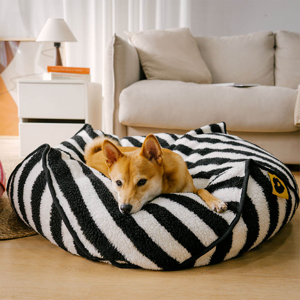 Trendiges, gestreiftes, polygonales, beruhigendes Sitzsack-Hundebett