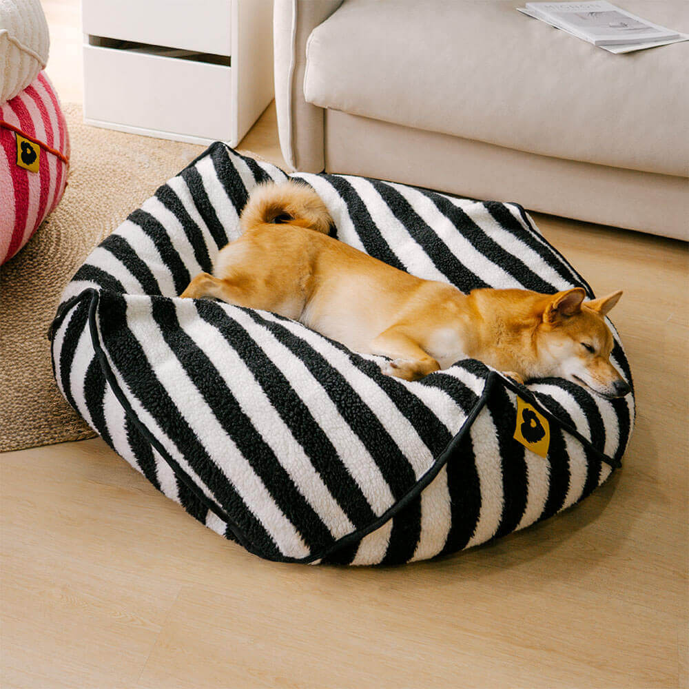 Trendiges, gestreiftes, polygonales, beruhigendes Sitzsack-Hundebett
